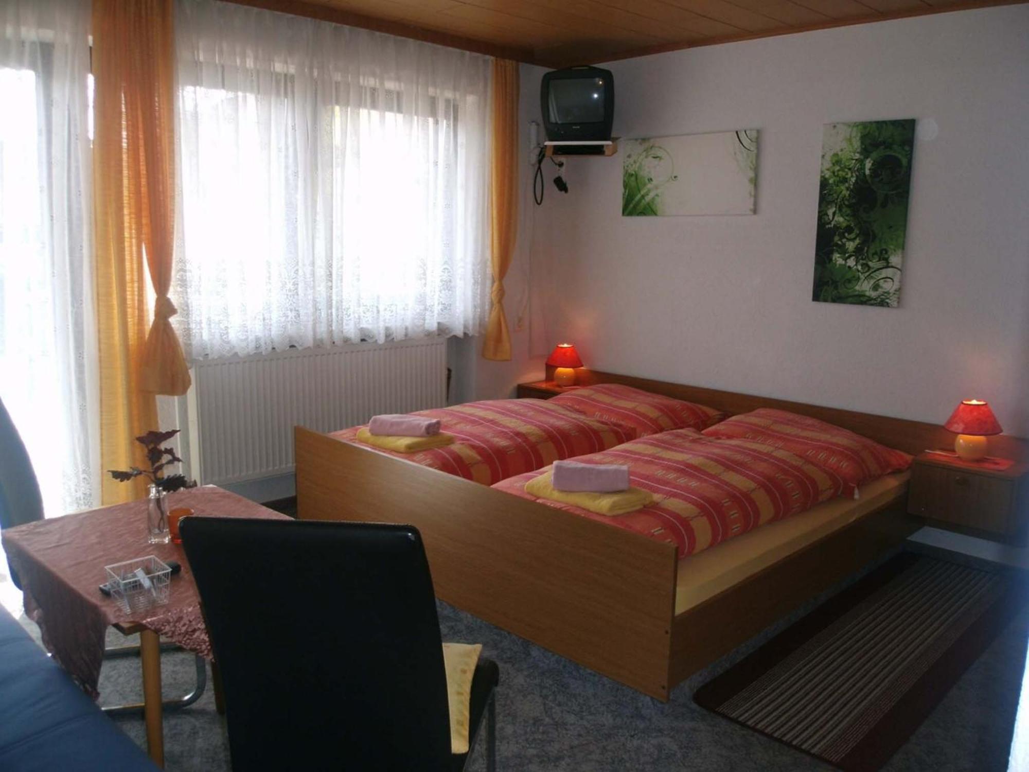 לינה וארוחת בוקר אוברנברג אם אין Haus Stuttgart מראה חיצוני תמונה